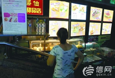 實(shí)體店成本高 青島糕點(diǎn)師傅網(wǎng)上賣月餅受追捧|青島|半島網(wǎng)